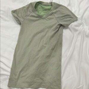 lululemon athletica Green Short Sleeve Tee